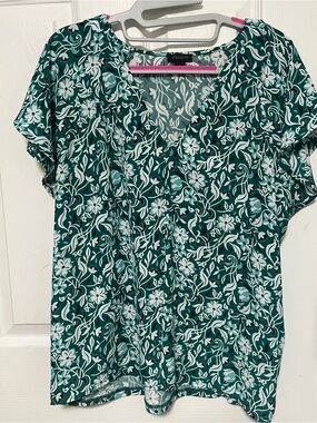 Ann Taylor Women’s Floral V-Neck Top
